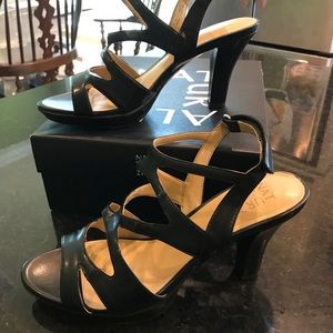 Size 10 black Naturalizer heels.